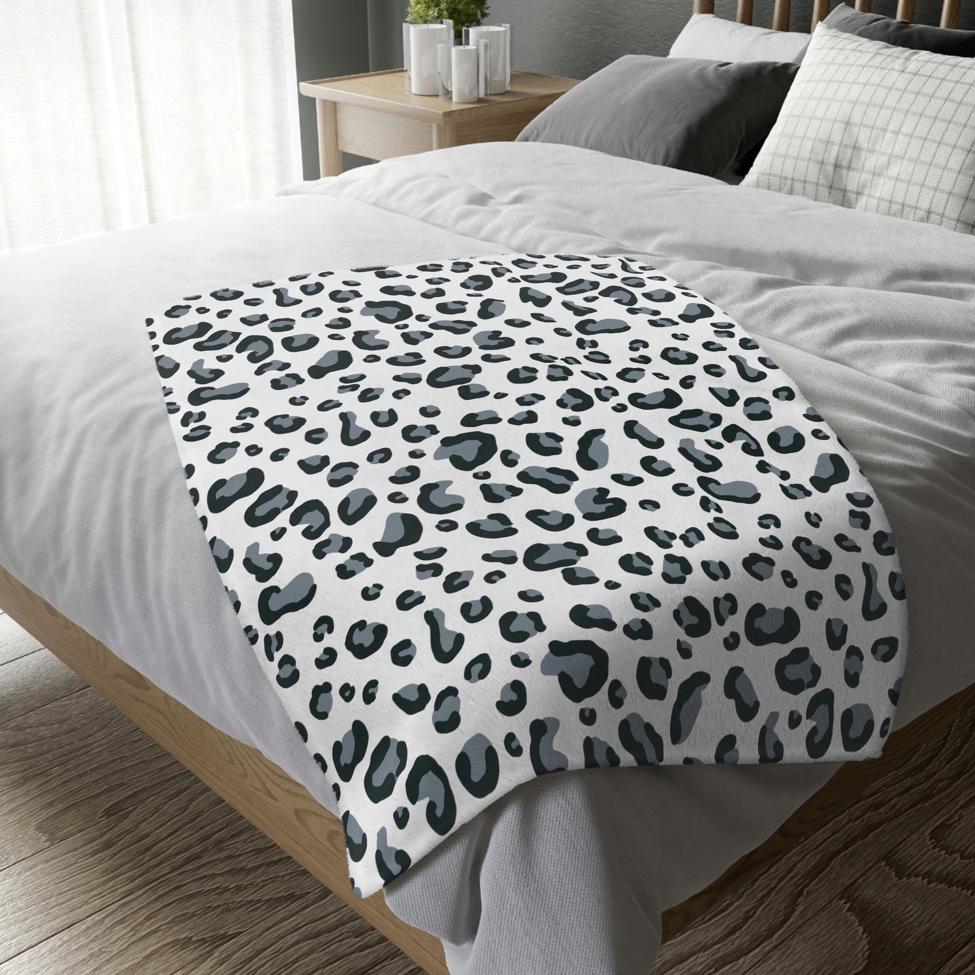 minky-blanket-snow-leopard-on-girl