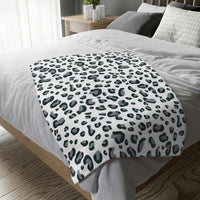 minky-blanket-snow-leopard-on-girl