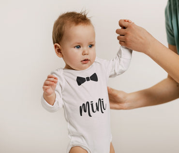 baby-long-sleeve-onesie-white-bow-mini
