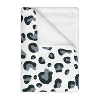 minky-blanket-snow-leopard-on-girl