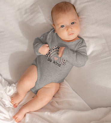 long-sleeve-onesie-be-kind-leopard-rainbow-grey